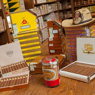 Kubanische Zigarrenkisten im La Casa del Habano Humidor.